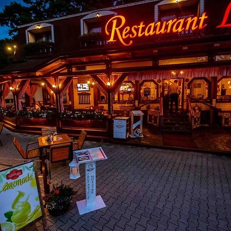 Corunca Pensiune Restaurant Lyra מראה חיצוני תמונה