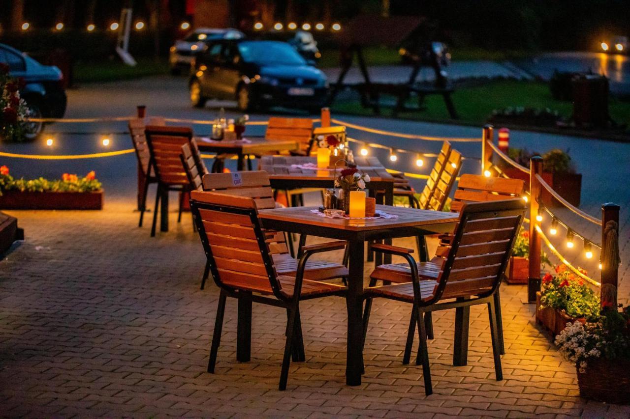 Corunca Pensiune Restaurant Lyra מראה חיצוני תמונה