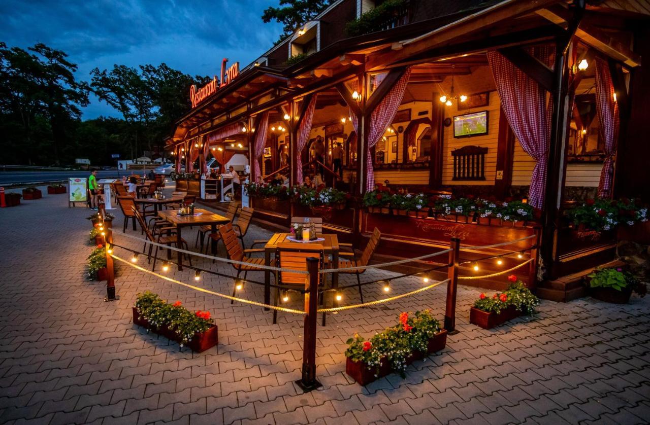 Corunca Pensiune Restaurant Lyra מראה חיצוני תמונה